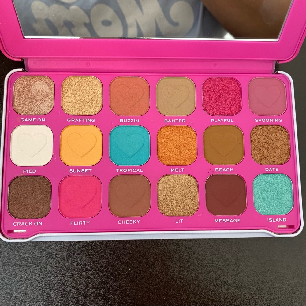 love island X Makeup Revolution Eyeshadow Palette with Mirror - Picture 3 of 6